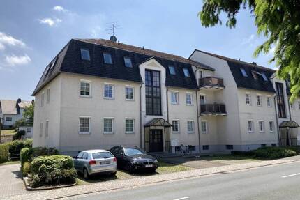 Erstbezug! Fraureuth; Schöne frisch renovierte 3-Zimmer Dachgeschosswohnung mit Balkon!