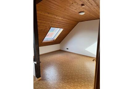 Bauerbach WG-Zimmer in Dachgeschosswohnung - Marburg