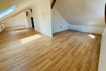 2-Zimmer DG Wohnung in Dettelbach zu vermieten (neu ausgeb. 2025)