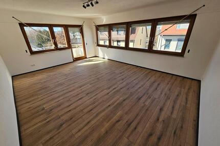 Großes WG-Zimmer in renovierter Wohnung im Zentrum von Herrenberg