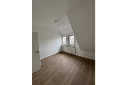 Helle 5-Zimmer Dachgeschosswohnung mit Balkon in Wolfenbüttel