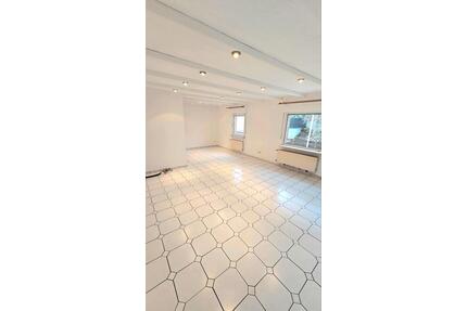 Große helle 4-Zimmer -Wohnung 136 m²mit Balkon -ruhiger Lage - Mülheim-Kärlich