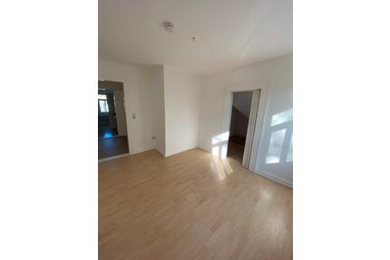 3,5-Zimmer-Dachgeschoss-Wohung, teilmöbiliert, WG geeignet - Bad Pyrmont