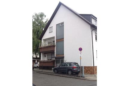 Große, gepflegte 2-Zimmer Wohnung im Dachgeschoß mit EBK in Frankfurt - Frankfurt am Main Sossenheim