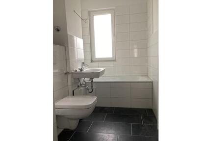 So schön: 2 teilrenovierte Zimmer mit Balkon - Heiligenhaus