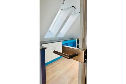 Charmante 2,5 Zimmer Dachgeschosswohnung in BerlinSchmargendorf