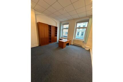 5 Zimmer innenstadt ab sofort - 1.330,00&nbsp;EUR Kaltmiete, ca.&nbsp; 129,00&nbsp;m&sup2; in Braunschweig (PLZ: 38100)