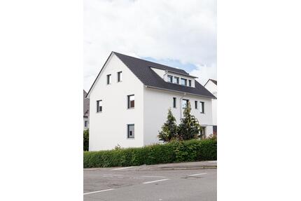 Helle und moderne 3-Zimmer DG-Wohnung in Stuttgart Degerloch