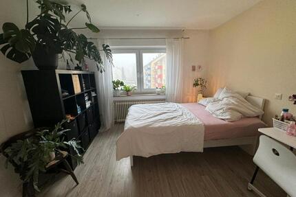 1 Zimmer aus 3 er Frauen WG ab sofort zu Mieten - Singen (Hohentwiel)