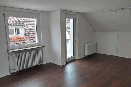 Vermieten frisch renovierte 2 Zimmer Dachgeschoss Wohnung - Esslingen am Neckar Pliensauvorstadt