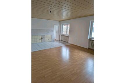 Sonnige 3 Zimmer Wohnung - 620,00&nbsp;EUR Kaltmiete, ca.&nbsp; 108,00&nbsp;m&sup2; in Ebermannsdorf (PLZ: 92263)