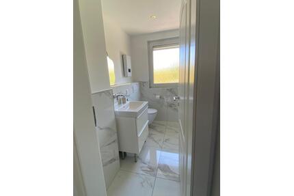 Tolle 3 Zimmer Wohnung - 1.200,00&nbsp;EUR Kaltmiete, ca.&nbsp; 70,00&nbsp;m&sup2; in Solingen (PLZ: 42653) Central