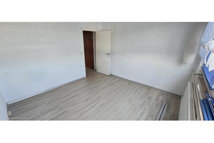 Helle 2-3 Zimmer Wohnung in Thurm-Mülsen zu vermieten