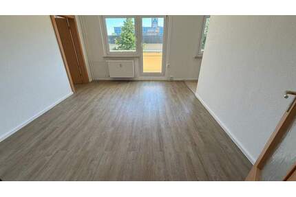 2 Monate kaltmietfrei ! Mit dem Aufzug ins 2.OG - Südbalkon - helle Zimmer u.v.m. - Chemnitz Kappel