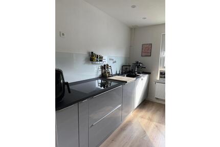 Stilvolle modernisierte 3-Zimmer-Wohnung mit Ankleidezimmer in KS - Kassel Philippinenhof-Warteberg