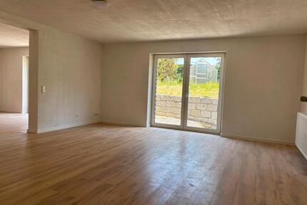 3 Zimmer Wohnung zu Vermieten, renoviert, Terrasse - Vogt