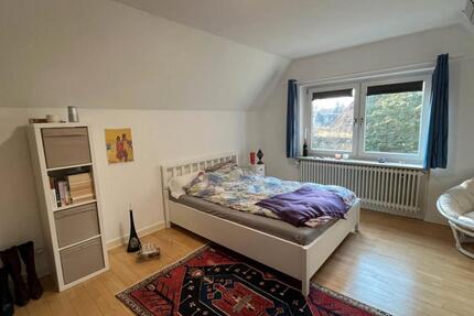 Helles, möbliertes Zimmer in 2er-Frauen-WG in Hamburg-Rahstedt