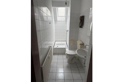 Frisch sanierte & möbilierte 2 Zimmer DG Wohnung - Essen Frillendorf