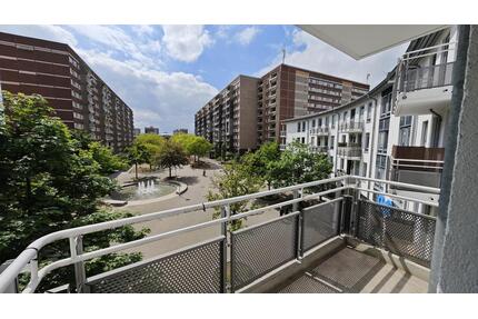 Renovierte 2 Zimmer Wohnung mit Balkon,EBK und Stellplatz - Leipzig West