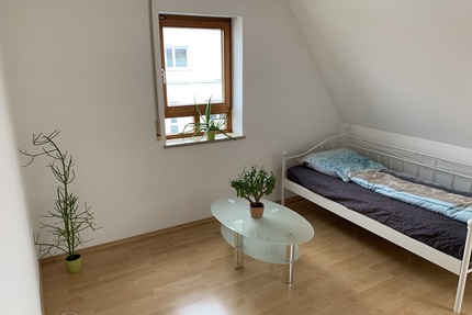 Helles Zimmer im eigenen Stockwerk (2er WG) - Augsburg