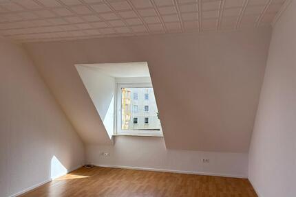 2,5 Zimmer Dachgeschoss Wohnung, renoviert, in Ronnenberg