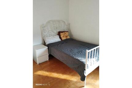 ein besonders schönes großes WG Zimmer inmit Balkon in Feuerbach - Stuttgart