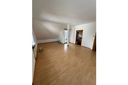2 Zimmer Dachgeschoss Wohnung mit Loggiq - Großwallstadt