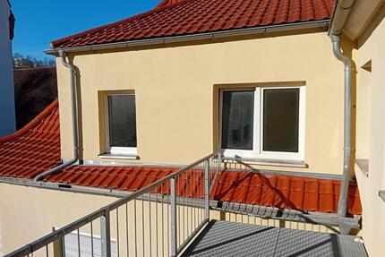 Helle 4 Zimmer Wohnung mit Balkon und Garage zu vermieten - Coburg