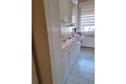 helle 3-4 Zimmer Wohnung mit Garage und Terrasse in HW-Ehlen - Habichtswald