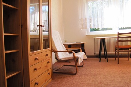 Ein möbliertes Zimmer in Erfurt.