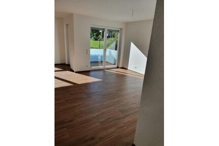 Drei Zimmer Wohnung - 900,00&nbsp;EUR Kaltmiete, ca.&nbsp; 90,00&nbsp;m&sup2; in Ravenstein (PLZ: 74747)