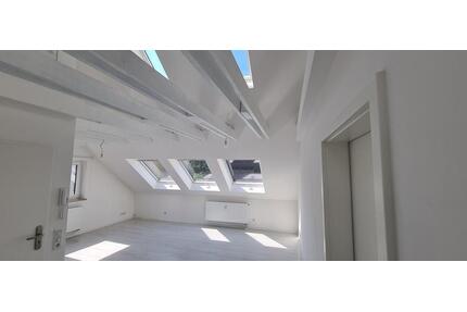 Lichtdurchflutete 2 Zimmer DG Wohnung in HerpersdorfWorzeldorf - Nürnberg Katzwang