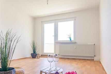 Bezugsfertige 3-Raum-Wohnung mit Balkon und offener Küche - Chemnitz Helbersdorf