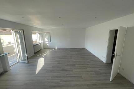 Komplett renovierte 4 Zimmer Wohnung in Frankfurt-Griesheim - Frankfurt am Main West
