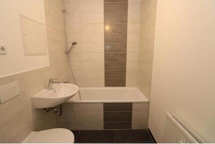 XXL 3-RW mit großem Wohnzimmer Wanne & Balkon!!! - Freiberg