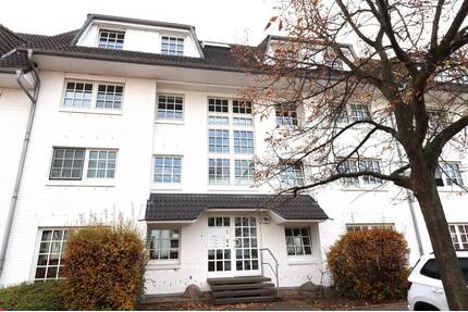 Tolle 3-Zimmerwohnung im Dachgeschoss mit Süd-Balkon und Tiefgaragenstellplatz im 