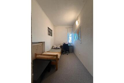 Zimmer Juni 26 frei - 380,00&nbsp;EUR Kaltmiete, ca.&nbsp; 14,00&nbsp;m&sup2; in Erlangen (PLZ: 91058) Bruck