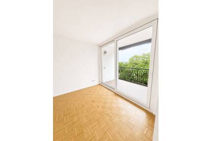 Frisch renoviert | 2 Zimmer | Balkon | neue Küche | Bad mit Wanne & Dusche | Aufzug - Mönchengladbach Stadtmitte