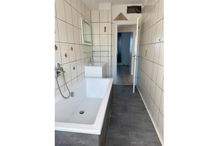 Renovierte 3-Zimmer Wohnung (ca. 75qm) + Garten + Kaminoption - Hof Christiansreuth