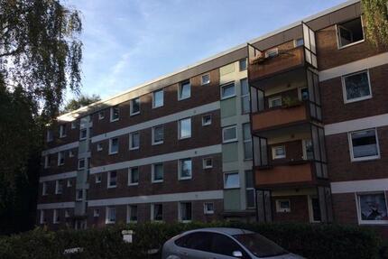3 renovierte, helle Zimmer mit Balkon in vollkommen verkehrsarmer Wohnlage - Oberhausen