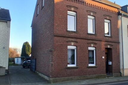 Wohnung für eine Frau in einem WG-Haus in Jüchen >50m²