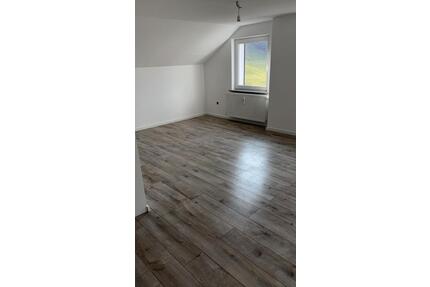 Sanierte 5-Zimmer Wohnung - 600,00&nbsp;EUR Kaltmiete, ca.&nbsp; 100,00&nbsp;m&sup2; in Meinerzhagen (PLZ: 58540)