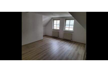 gemütliche 3-Zimmer Wohnung am Kirchplatz Crimmitschau, Laminat vor 2 Jahen erneuert! ab 01.06.2026