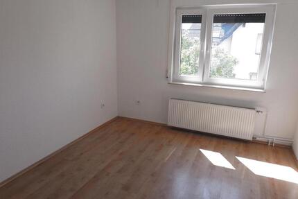 3 Zimmer DG-Wohnung - 715,00&nbsp;EUR Kaltmiete, ca.&nbsp; 55,00&nbsp;m&sup2; in Mühlheim am Main (PLZ: 63165)