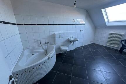 Attraktive 4 oder5 Zimmer DG-Wohnung(112 m² Oder 128) in Solingen