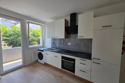 Erstbezug nach Kernsanierung familienfreundliche 3-Zimmer Wohnung mit Balkon Einbauküche zentral - Karlsruhe Südstadt