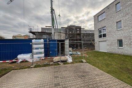 Erstbezug im Neubau: 2 Zimmer auf ca. 64,39 m² mit tollem Balkon (3 Wohnungen verfügbar)! - Neumünster Brachenfeld/Ruthenberg