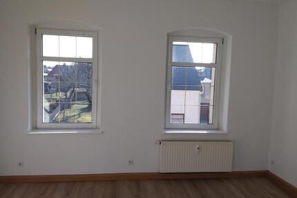 Sonnige 2 Zimmer Wohnung mit Küche zu vermieten - Lugau/Erzgebirge