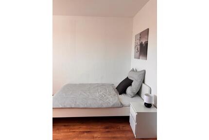 Ein freies Zimmer in moderner 4er-WG – saniert, möbliert & bezugsfertig ab dem 01.06 - Frankfurt am Main Eschersheim