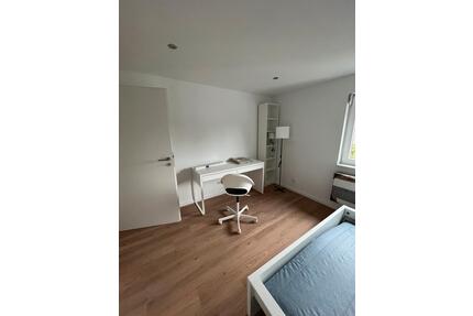 WG Zimmer zu vermieten. - 470,00&nbsp;EUR Kaltmiete, ca.&nbsp; 20,00&nbsp;m&sup2; in Amberg (PLZ: 92224)